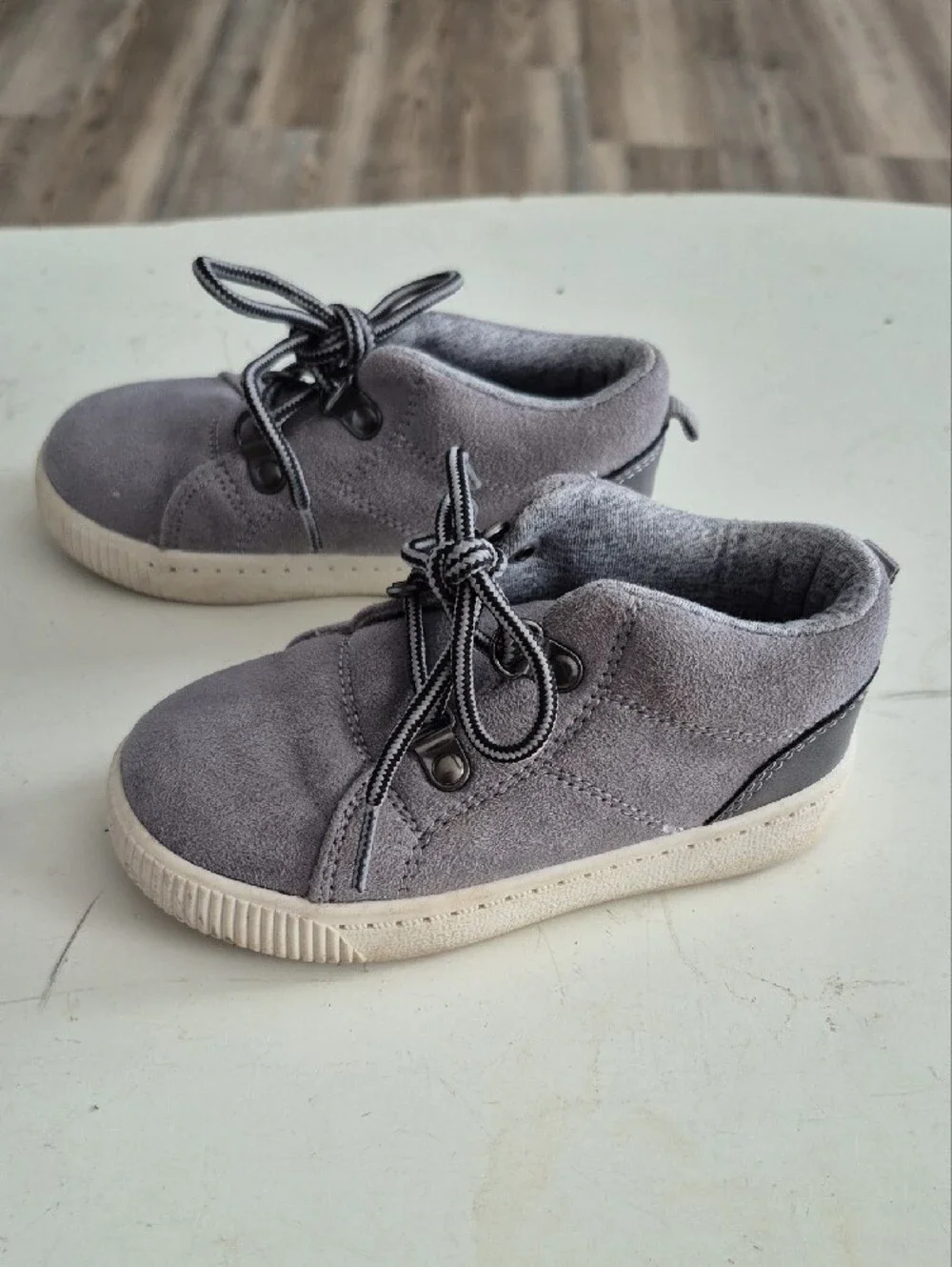 Carter's Grey Suede Kids Boys Lace-Up Closure Sneakers Rubber Sole Size 8